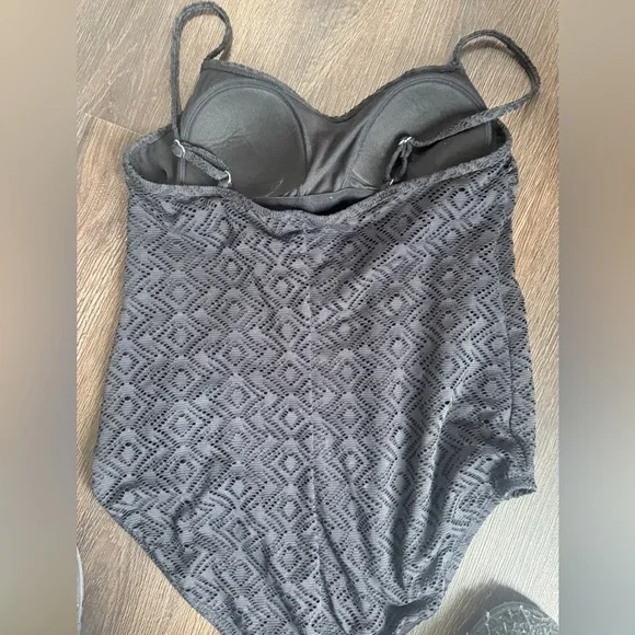 Black Catalina Black Lace-Texture One-Piece Swimsuit. Adjustable straps sz XL - Picture 3 of 4